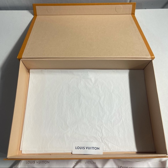 Louis Vuitton LV Scarf W/Receipt🧣🧾Red X Navy Blue X Grey (OPEN BOX NEVER WORN) - Picture 5 of 16